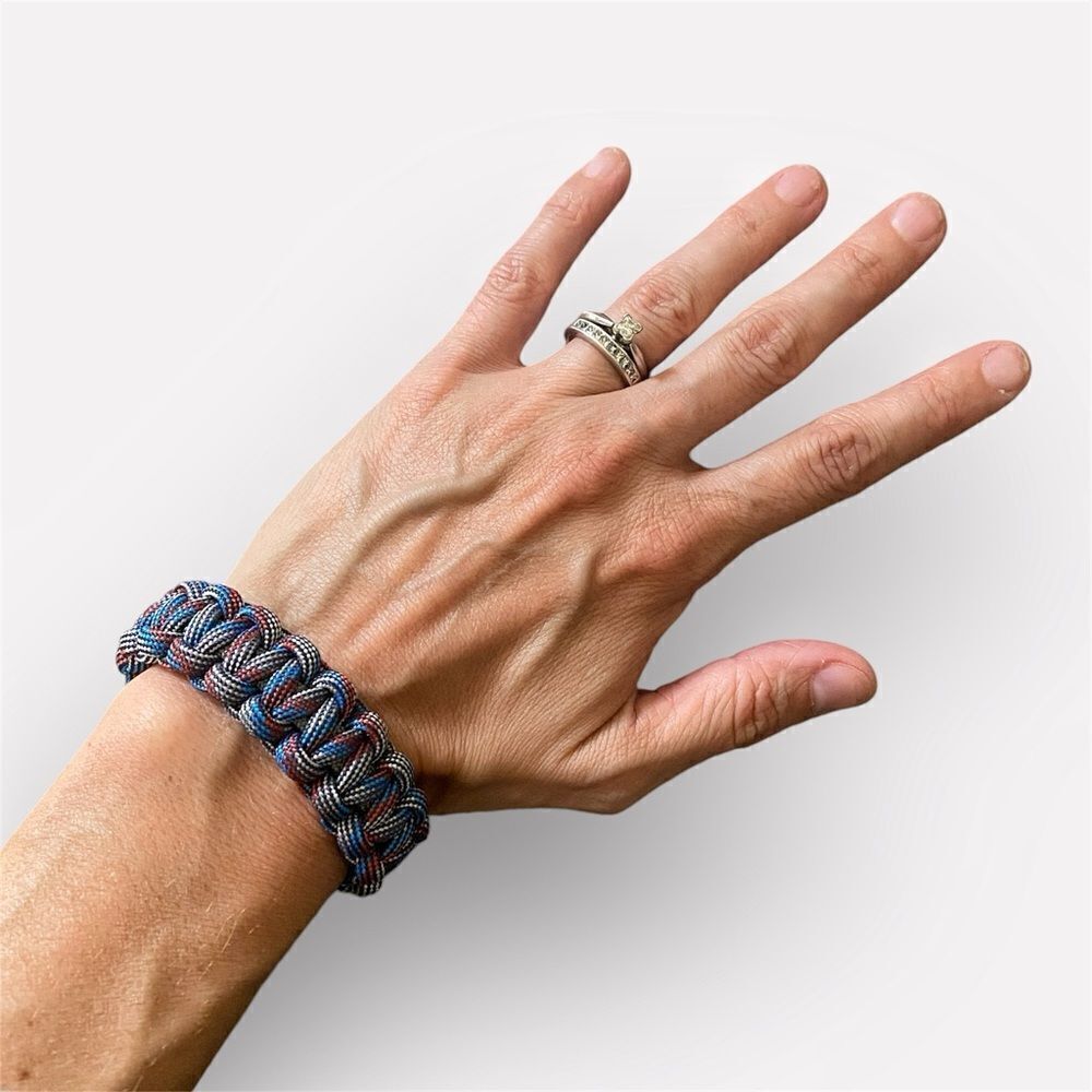 Paracord Bracelet NEW Handmade USA Unisex Red Blue Silver Black